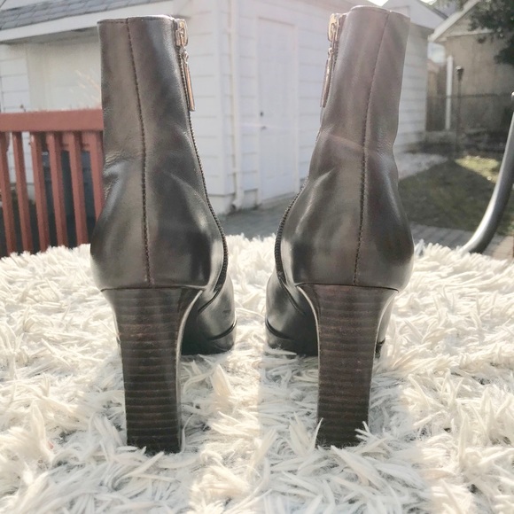 ✨ VINTAGE ✨Tommy Hilfiger Brown Heeled Booties - Picture 3 of 6